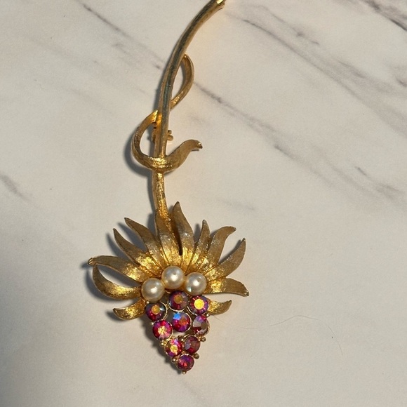 Very Vintage gold tone pearl and ab rhinestone crystal brooch - Picture 3 of 9